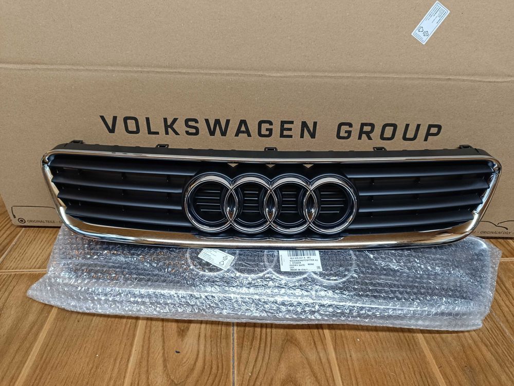 Grelha Audi A3 8L para-choques NOVA e ORIGINAL